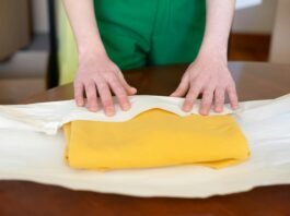 How To Wrap Clothes?